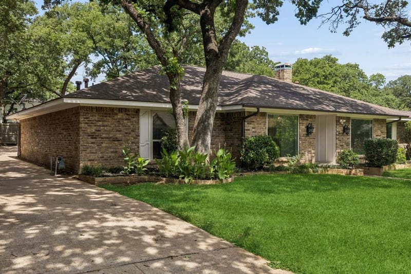 1908 Scarlett Court, Arlington TX 76012 - Photo 3