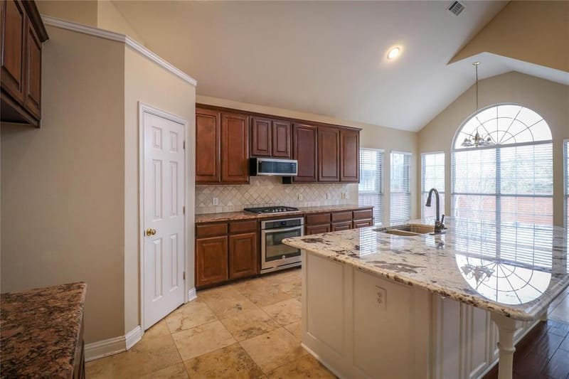 9130 Bottlebrush Lane, Irving TX 75063 - Photo 7