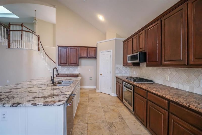 9130 Bottlebrush Lane, Irving TX 75063 - Photo 8