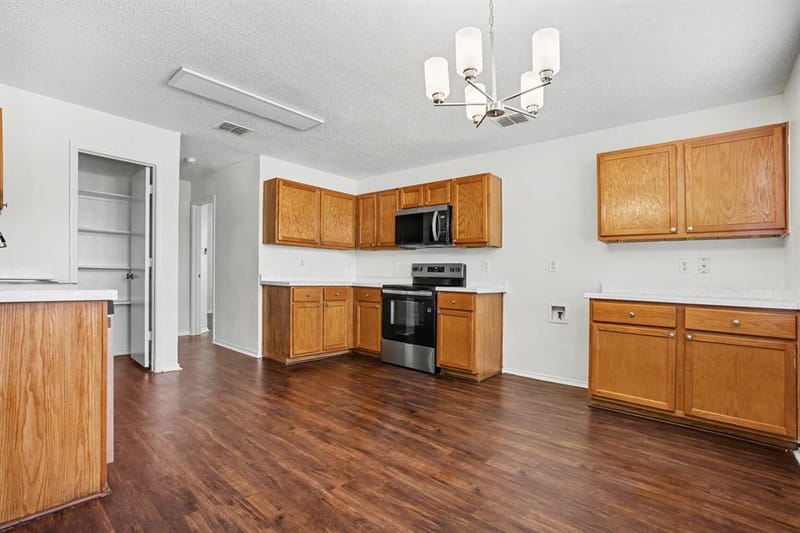 14847 Canyonridge Drive, Balch Springs TX 75180 - Photo 9