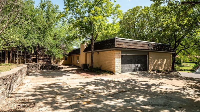605 Blue Lake Drive, Fort Worth TX 76103 - Photo 6