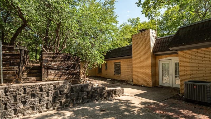 605 Blue Lake Drive, Fort Worth TX 76103 - Photo 7