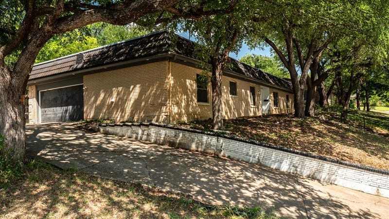 605 Blue Lake Drive, Fort Worth TX 76103 - Photo 5