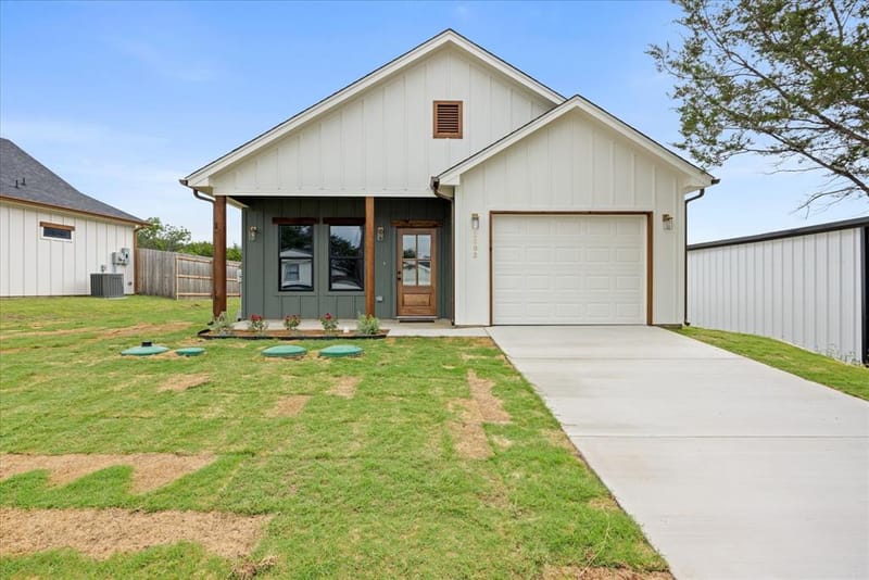 2603 Creekview Drive, Granbury TX 76048