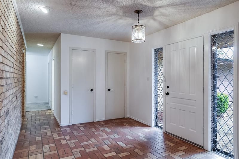 4533 Cinnamon Hill Drive, Fort Worth TX 76133 - Photo 3