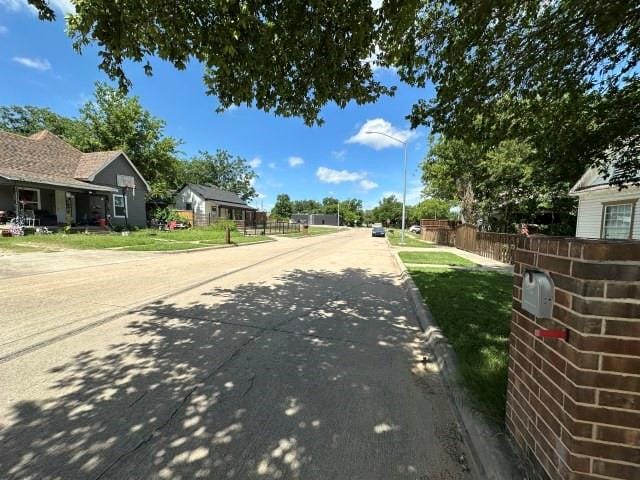 917 E Maddox Avenue, Fort Worth TX 76104 - Photo 3