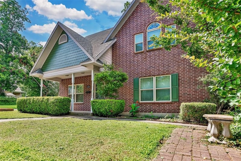 226 Gordon Street, Gainesville TX 76240 - Photo 2