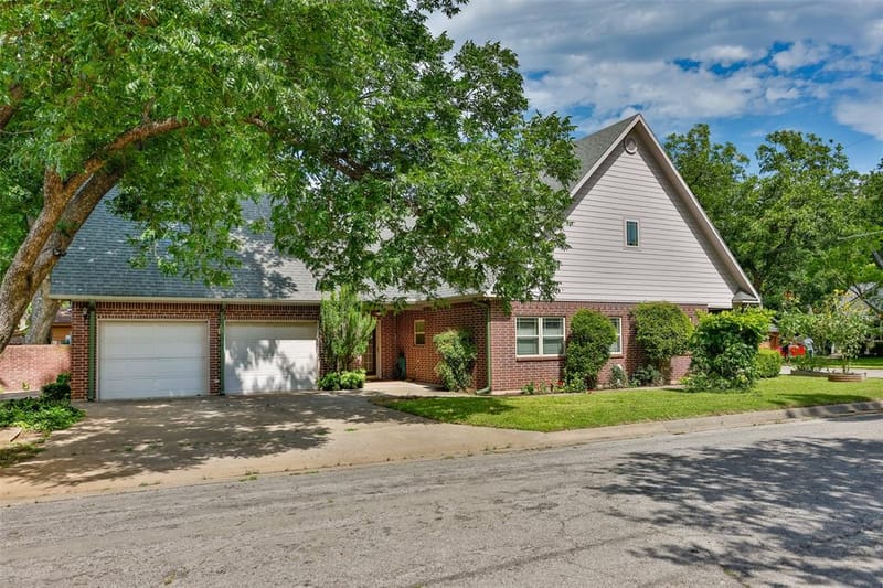 226 Gordon Street, Gainesville TX 76240 - Photo 4