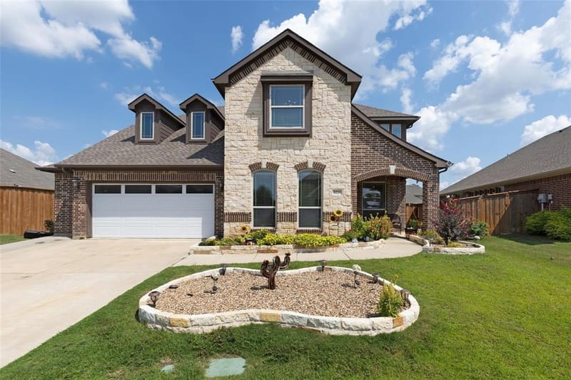 8229 Spitfire Trail, Aubrey TX 76227