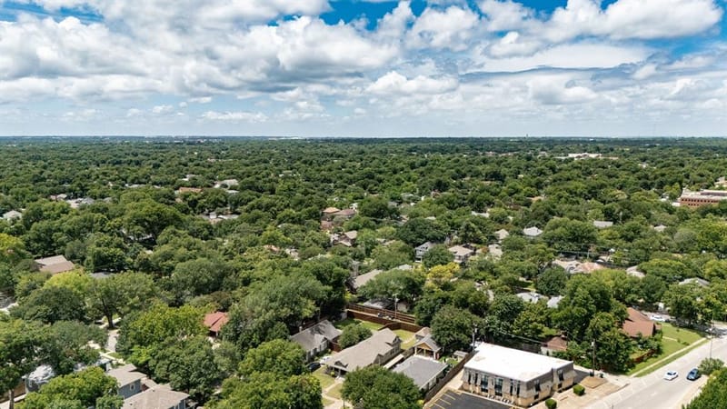 209 S Windomere Avenue, Dallas TX 75208 - Photo 36