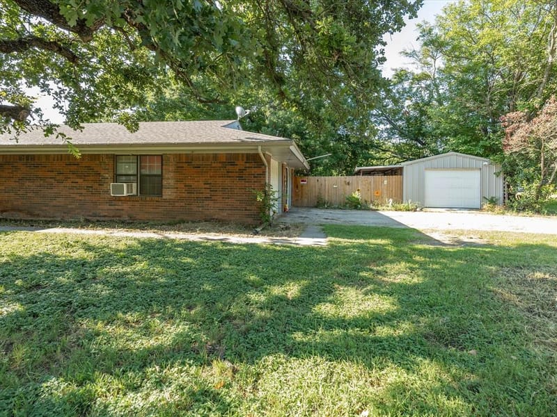 901 Pebble Street, Bowie TX 76230 - Photo 3