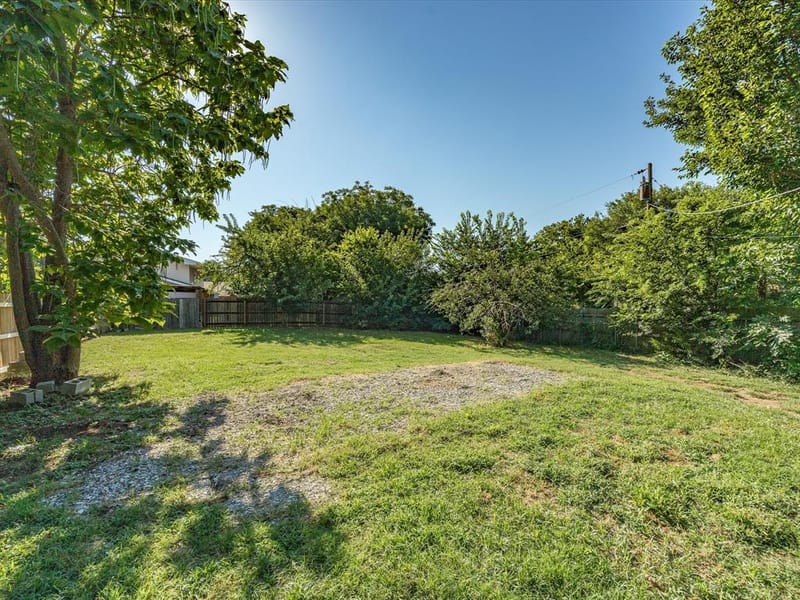 901 Pebble Street, Bowie TX 76230 - Photo 28