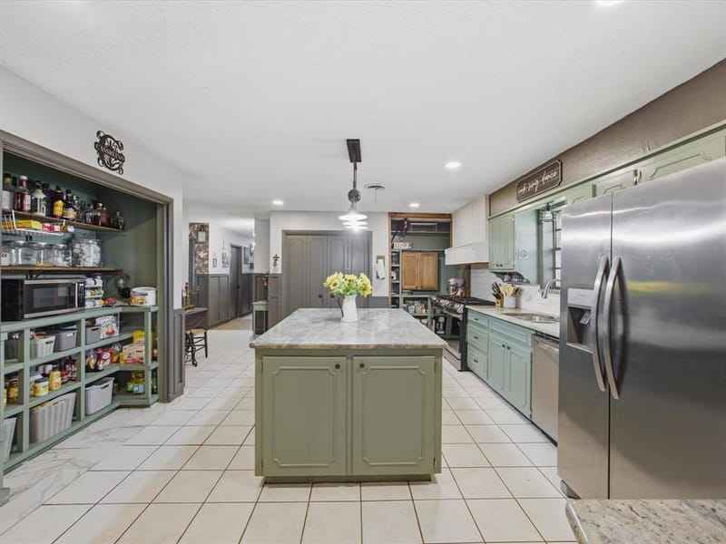 901 Pebble Street, Bowie TX 76230 - Photo 10