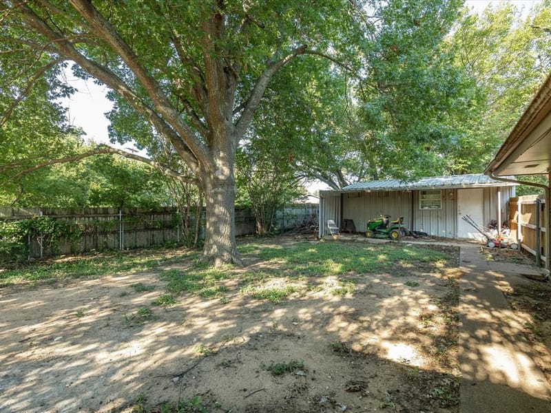901 Pebble Street, Bowie TX 76230 - Photo 33