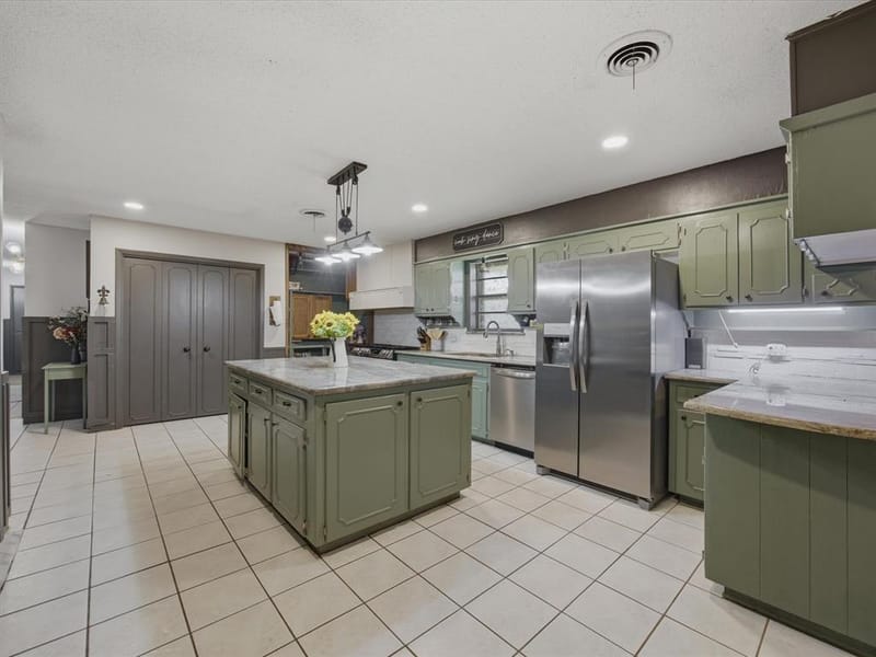 901 Pebble Street, Bowie TX 76230 - Photo 11