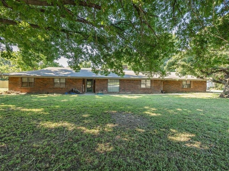 901 Pebble Street, Bowie TX 76230 - Photo 40