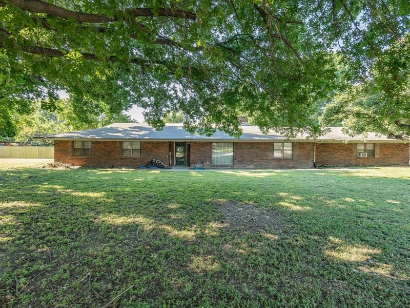 901 Pebble Street, Bowie TX 76230 - Photo 39