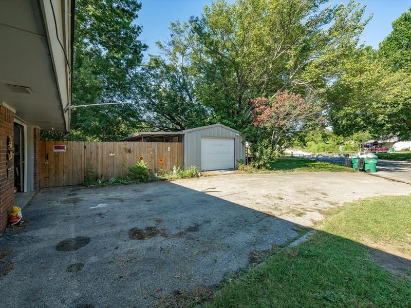 901 Pebble Street, Bowie TX 76230 - Photo 29