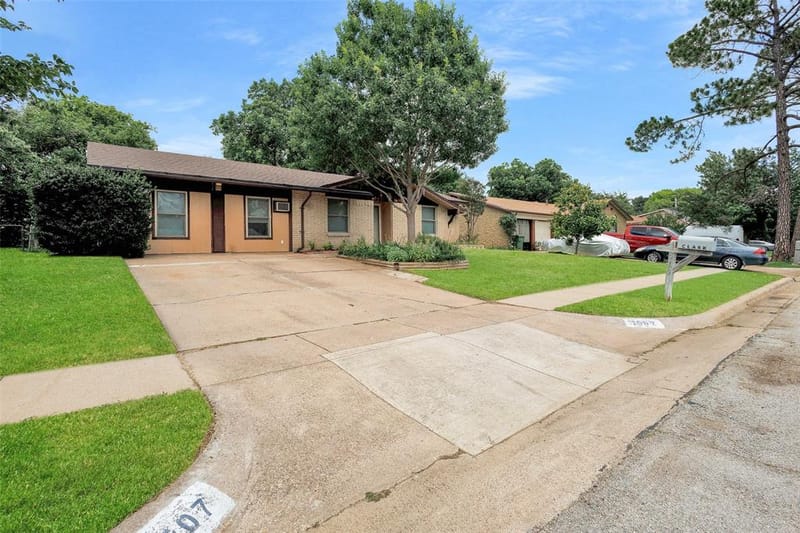 1507 Harvest Hill Lane, Arlington TX 76014 - Photo 2