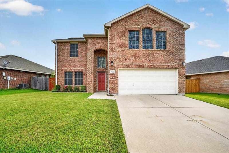 7401 Fossil Creek Drive, Arlington TX 76002 - Photo 2