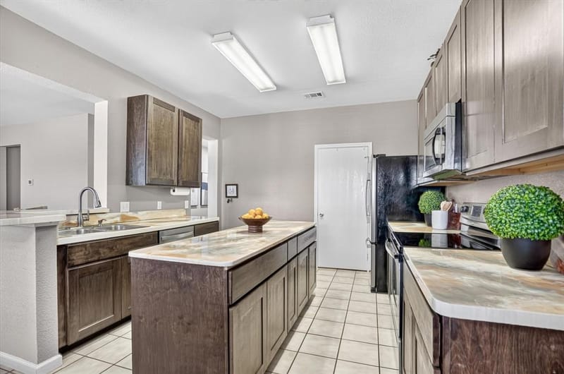 7401 Fossil Creek Drive, Arlington TX 76002 - Photo 16