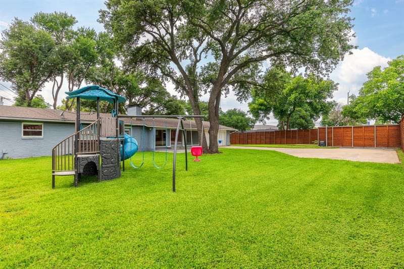 3672 Midpines Drive, Dallas TX 75229 - Photo 26