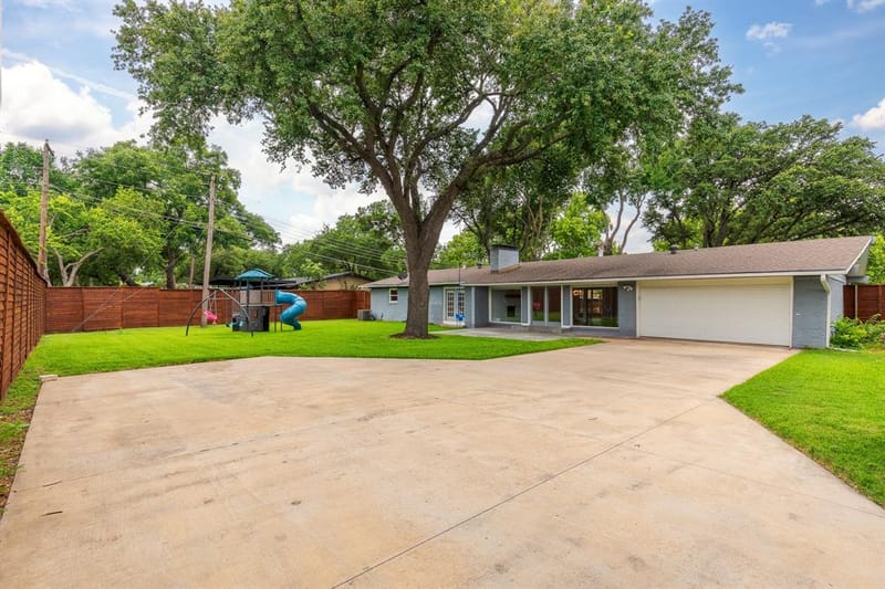 3672 Midpines Drive, Dallas TX 75229 - Photo 30