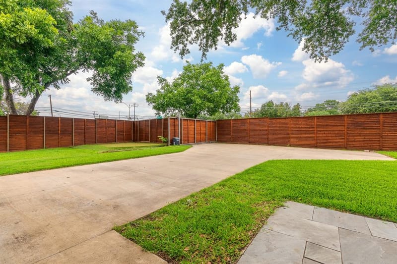 3672 Midpines Drive, Dallas TX 75229 - Photo 31