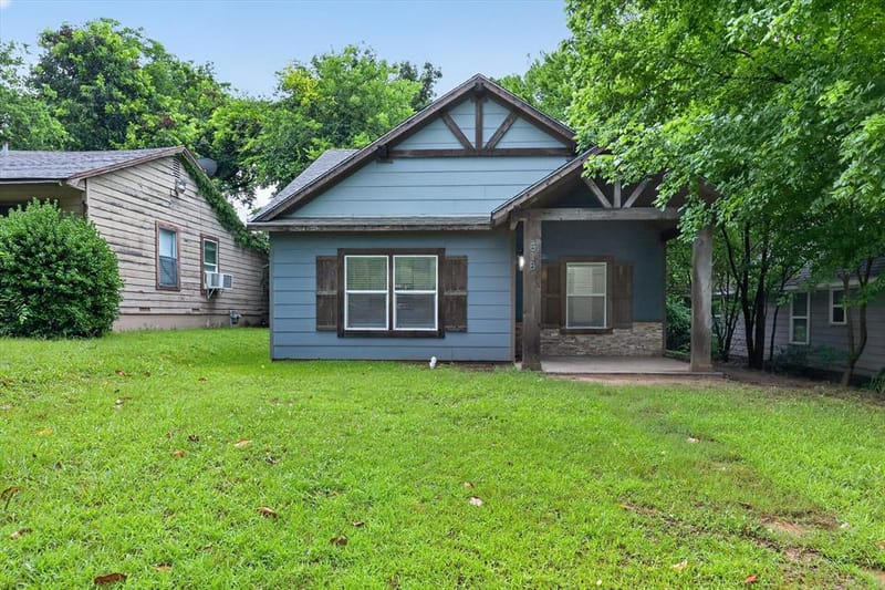 818 W Elm Street, Denison TX 75020 - Photo 2