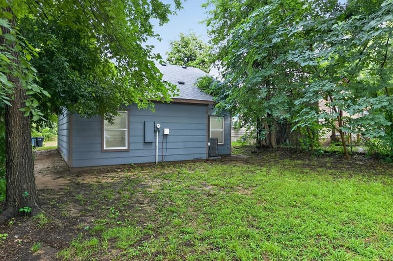 818 W Elm Street, Denison TX 75020 - Photo 24