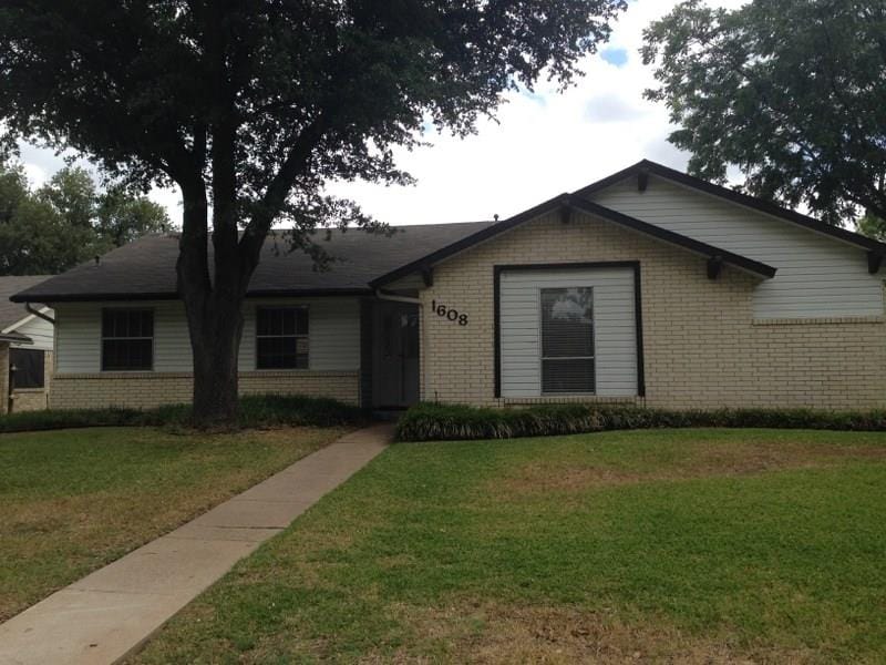 1608 Glenhill Lane, Lewisville TX 75077