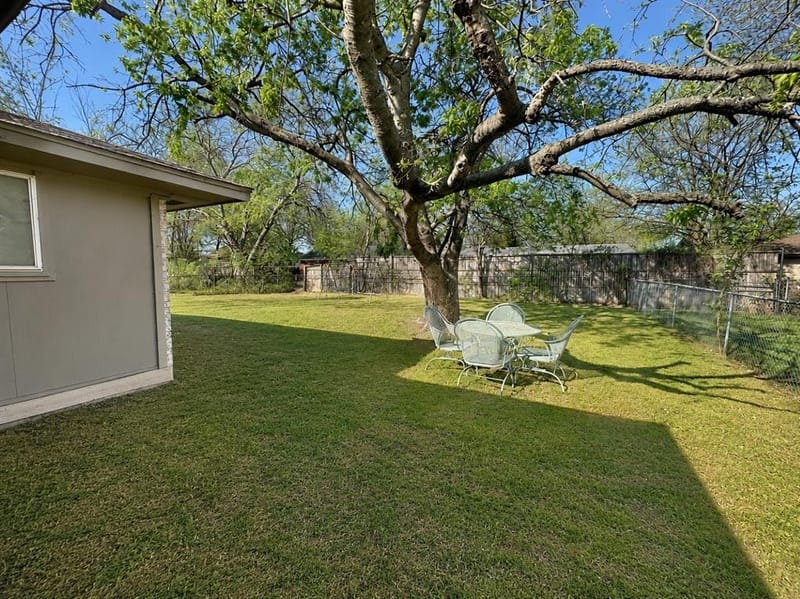 915 N 7th Street, Sanger TX 76266 - Photo 17