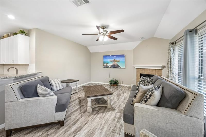 949 Chestnut Lane, Saginaw TX 76179 - Photo 9