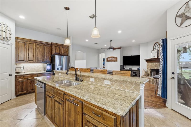 145 Foxpointe Circle, Weatherford TX 76087 - Photo 15