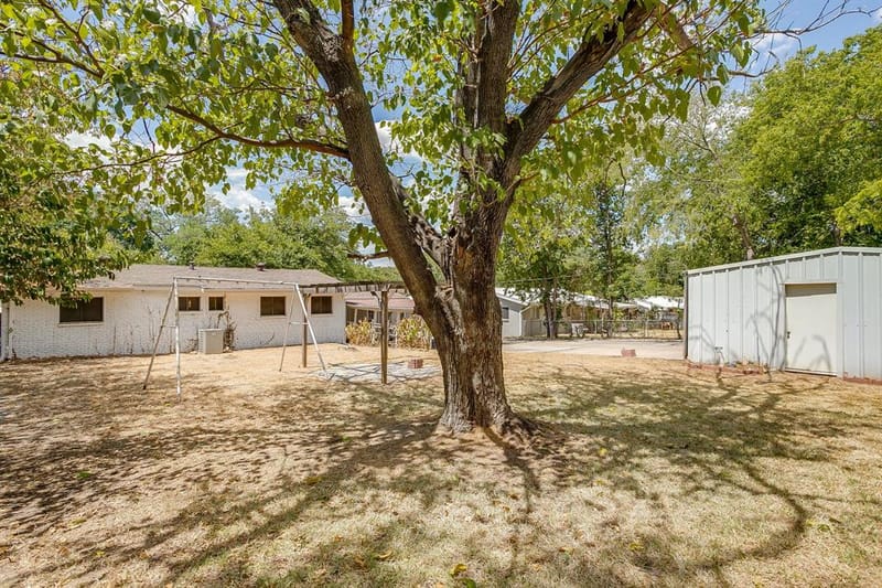 302 Case Street, Weatherford TX 76086 - Photo 32