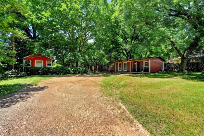 415 S Dallas Avenue, Lancaster TX 75146 - Photo 3