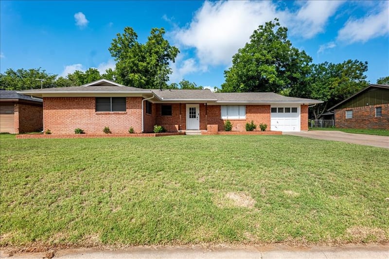 1762 N McCart Street, Stephenville TX 76401