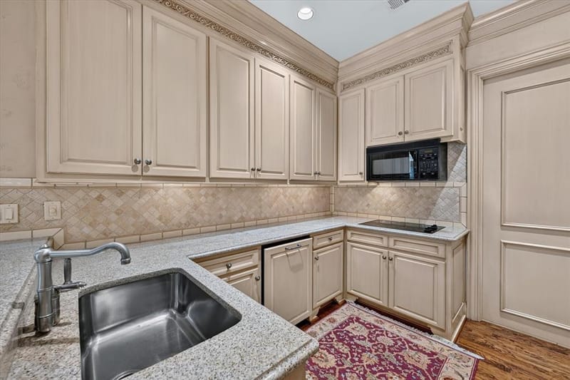3535 GILLESPIE Street # 104, Dallas TX 75219 - Photo 13