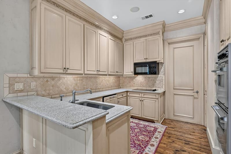 3535 GILLESPIE Street # 104, Dallas TX 75219 - Photo 12