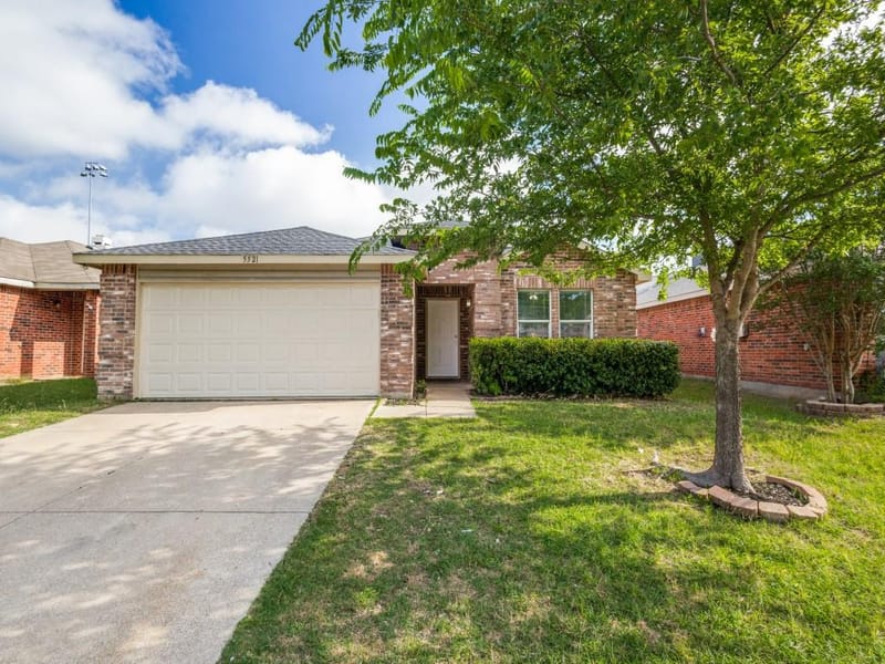 5521 Camarillo Drive, Fort Worth TX 76244 - Photo 2