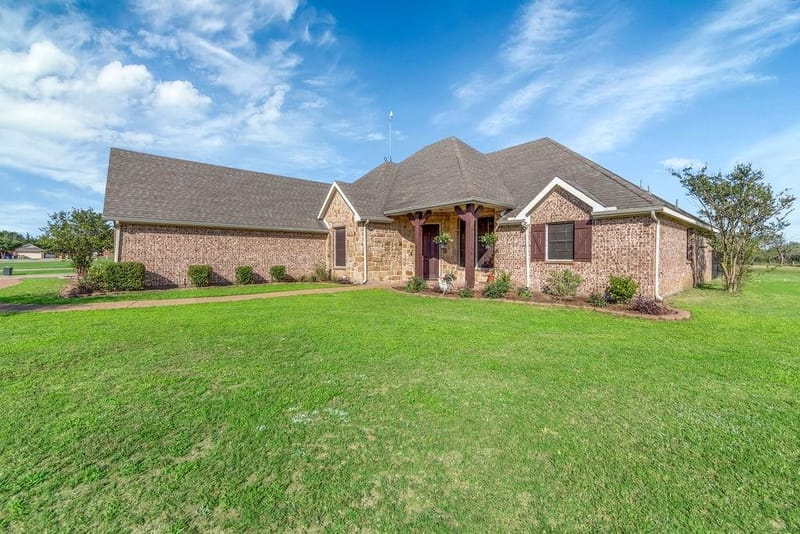1068 Oak Creek Circle, Royse City TX 75189 - Photo 4