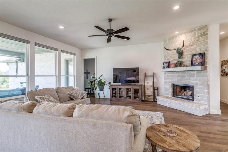 1348 Silent Springs Drive, Fort Worth TX 76052 - Photo 7