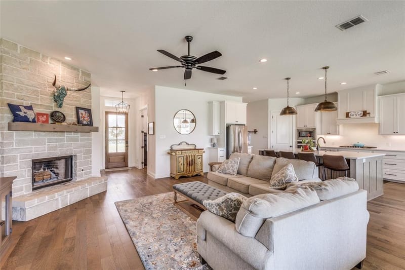 1348 Silent Springs Drive, Fort Worth TX 76052 - Photo 3