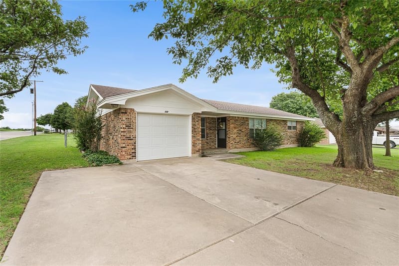 603 E 5th Street, Muenster TX 76252 - Photo 2
