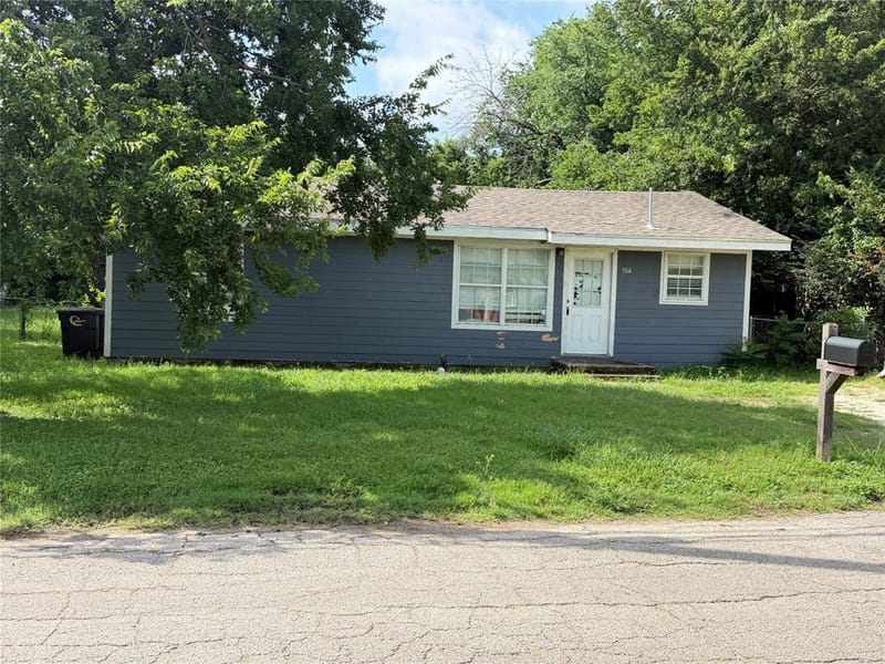 504 Morgan Street, Cleburne TX 76031 - Photo 2