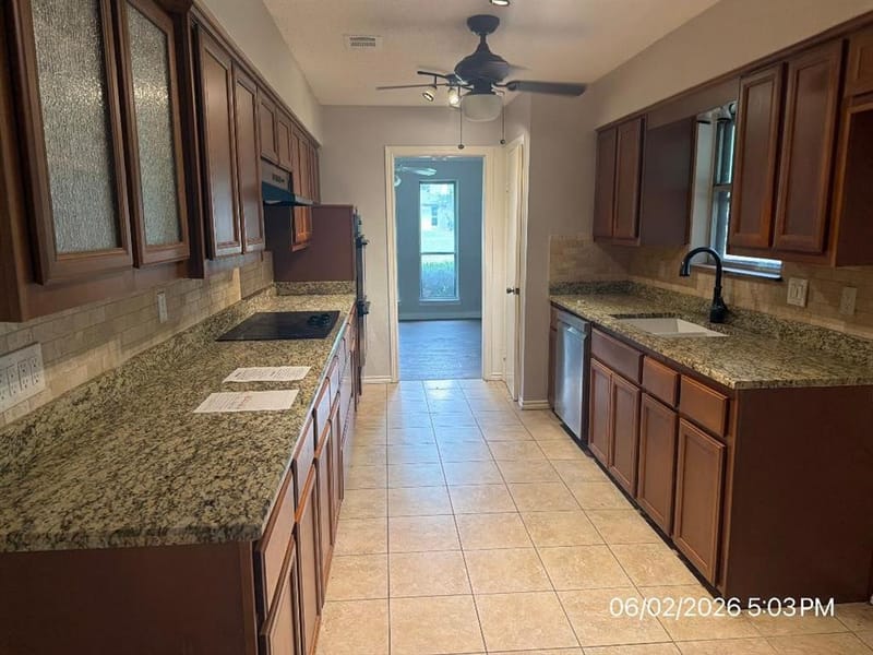 103 Red Bud Court, Oak Leaf TX 75154 - Photo 12