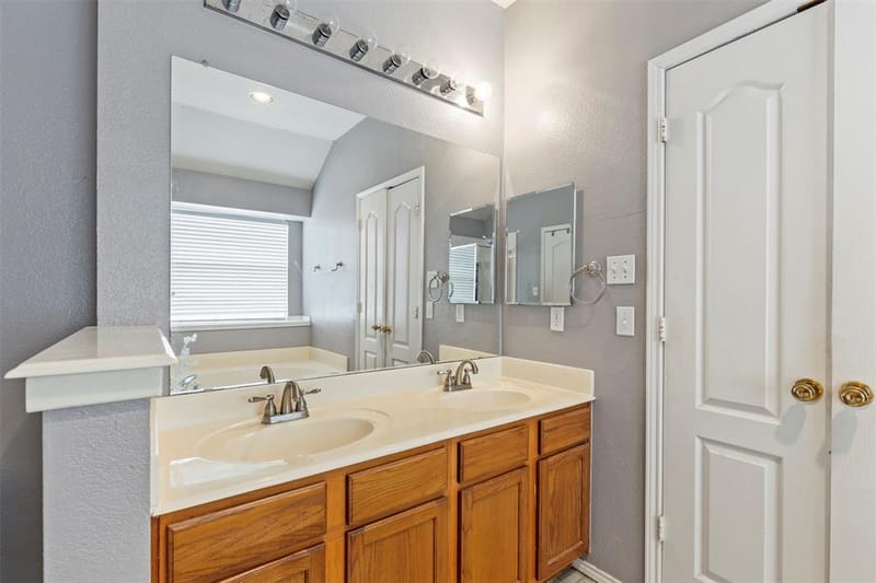 903 Summerbrook Drive, Euless TX 76040 - Photo 23