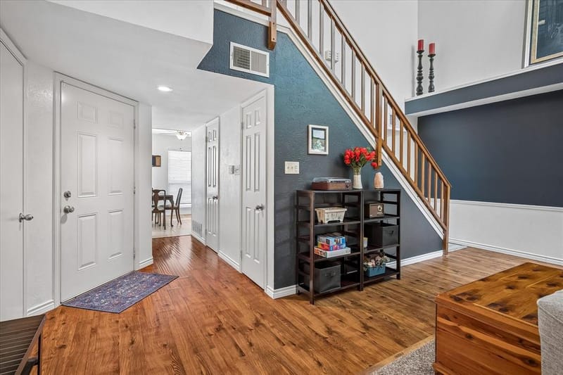 301 Stoneledge Drive, Irving TX 75063 - Photo 2