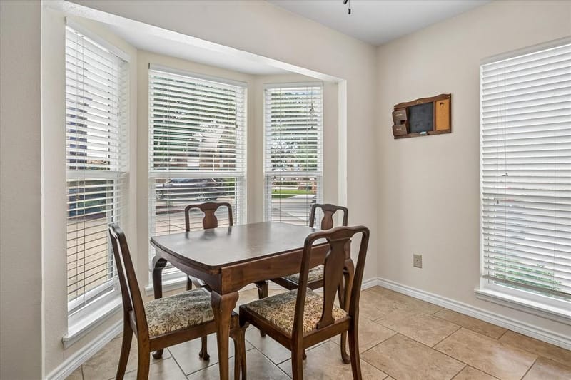 301 Stoneledge Drive, Irving TX 75063 - Photo 9
