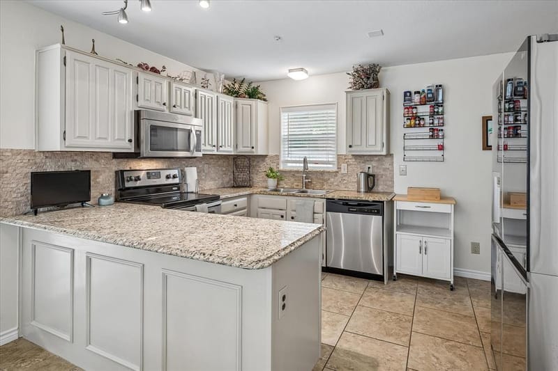 301 Stoneledge Drive, Irving TX 75063 - Photo 10